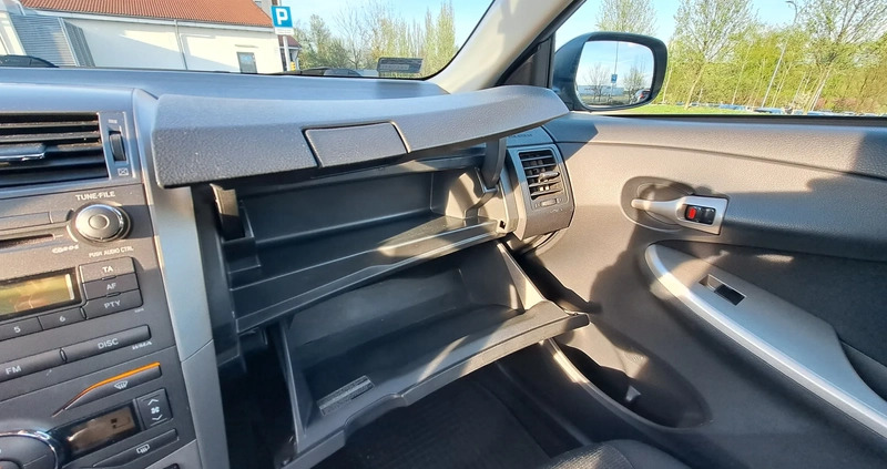 Toyota Corolla cena 19900 przebieg: 195500, rok produkcji 2008 z Katowice małe 254